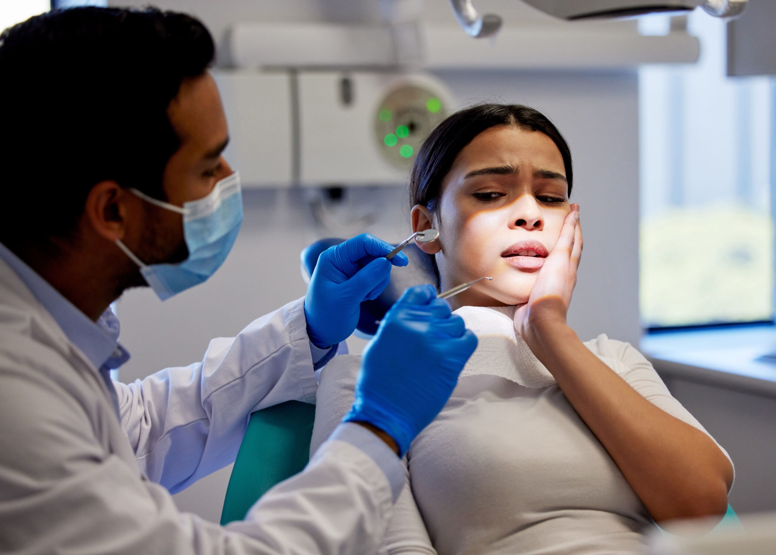 Dentist consulting with a patient that's in pain